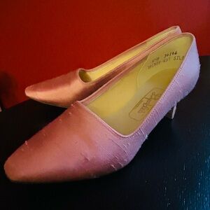 Vintage Ladies’ Pale Pink Silk Dyeable Pumps w/Triangular French Heels sz 6.5